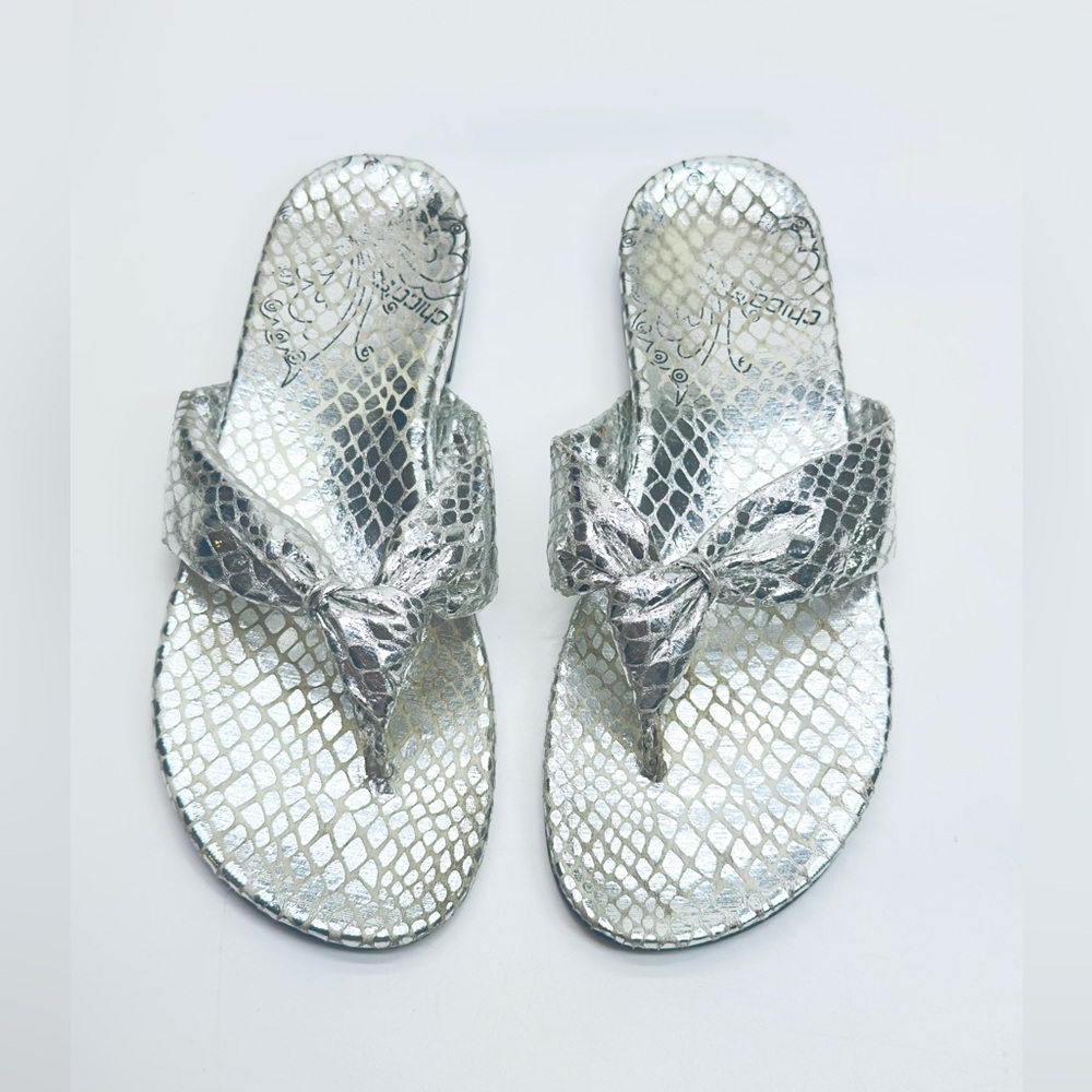 Chico's Silver Metallic Flat Sandals Snake Print women’s size 7 (S49)